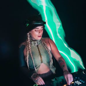 International DJ at AM Lounge - DJ Fleur Shore - Live Music Nights SCBD at AM Lounge